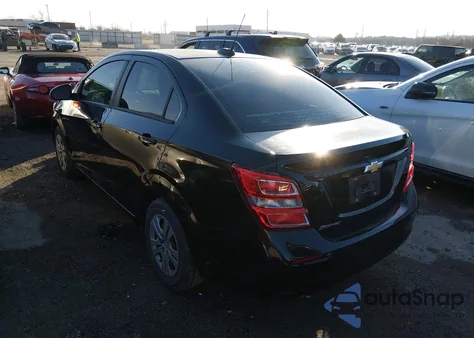 2017 Chevrolet Sonic Ls z USA, uszkodzony, nr VIN 1G1JB5SHXH4147910